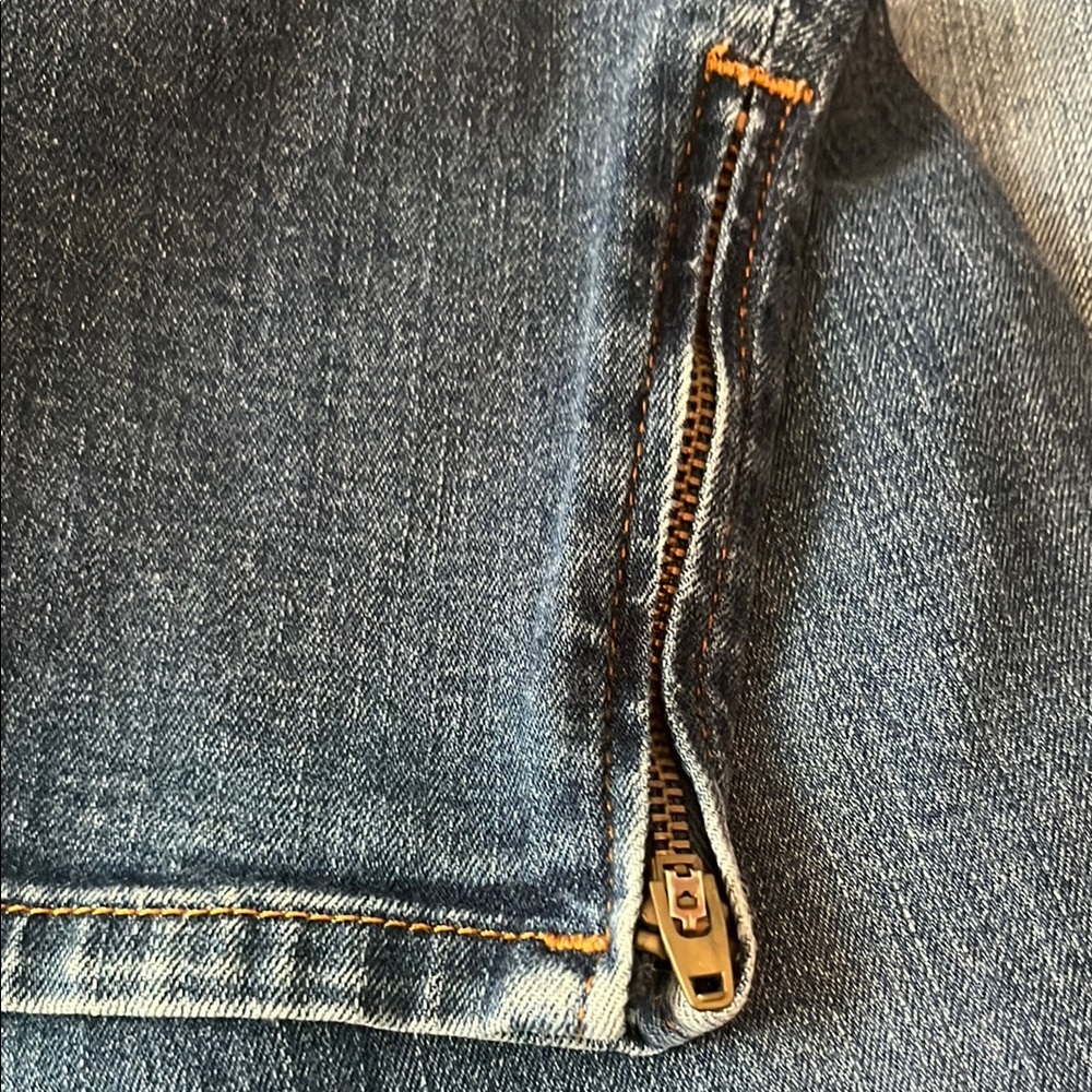 Guess High Rise Blue Jeans with Tapered Zippered Leg - Picture 15 of 16